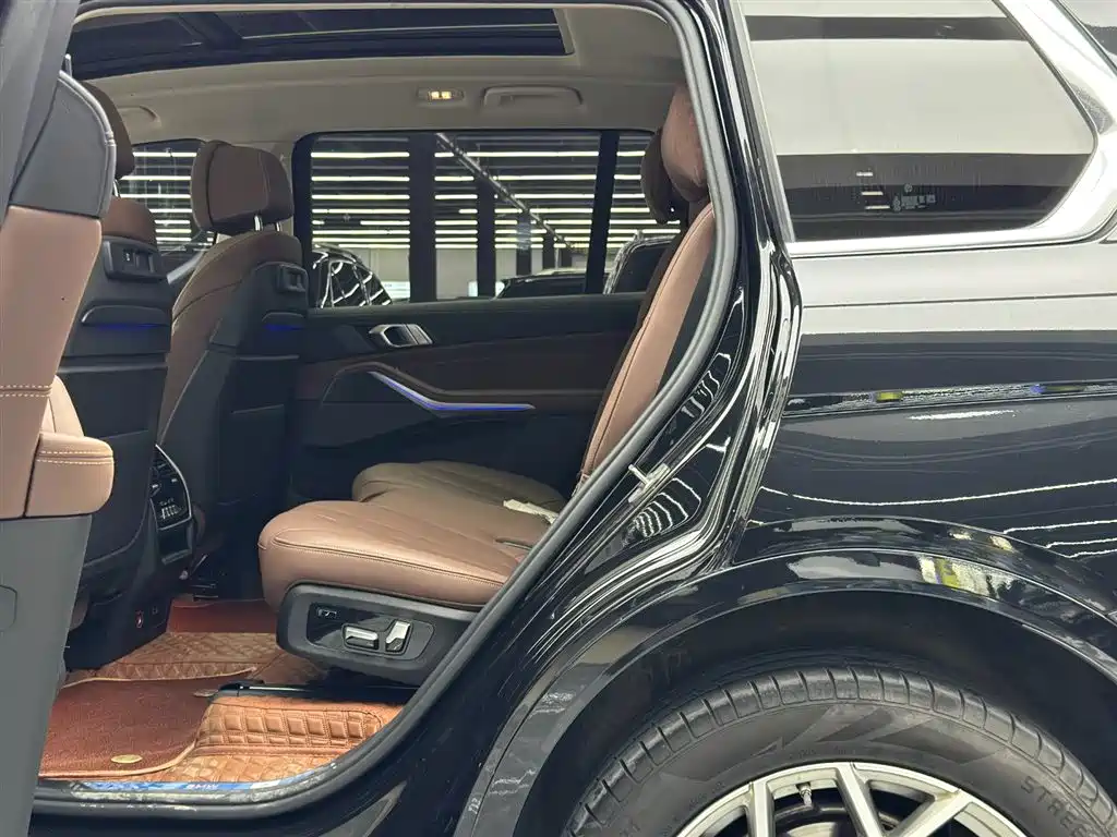 BMW X7 xDrive40 i Leading Luxury Package