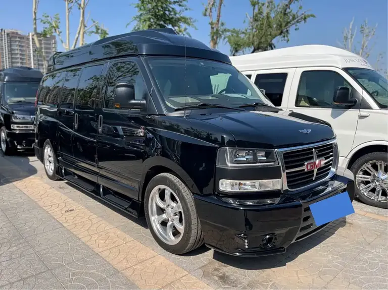 GMC SAVANA 5.3 L 4 WD Leader