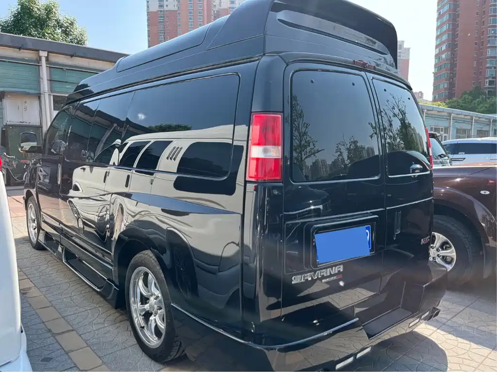 SAVANA 5.3 L 4 WD Leader