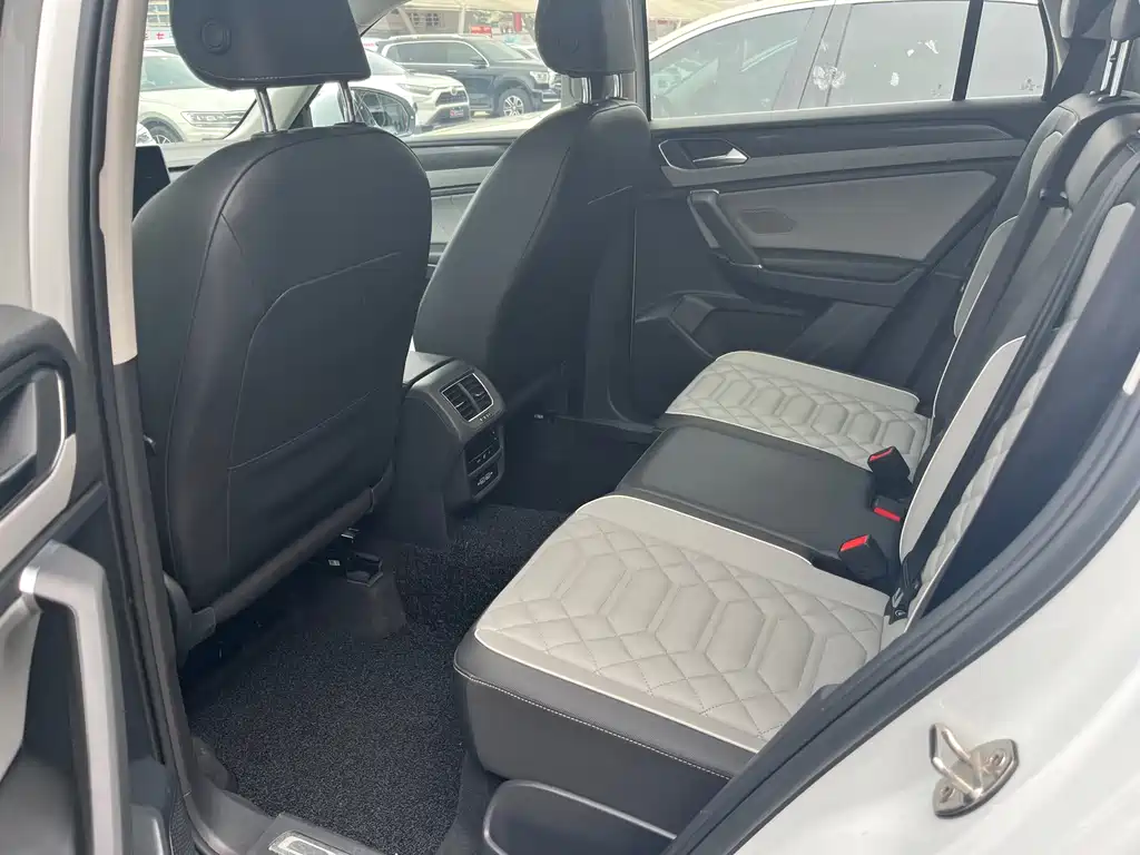Tayron 300 TSI 2 WD Luxury Plus Advanced