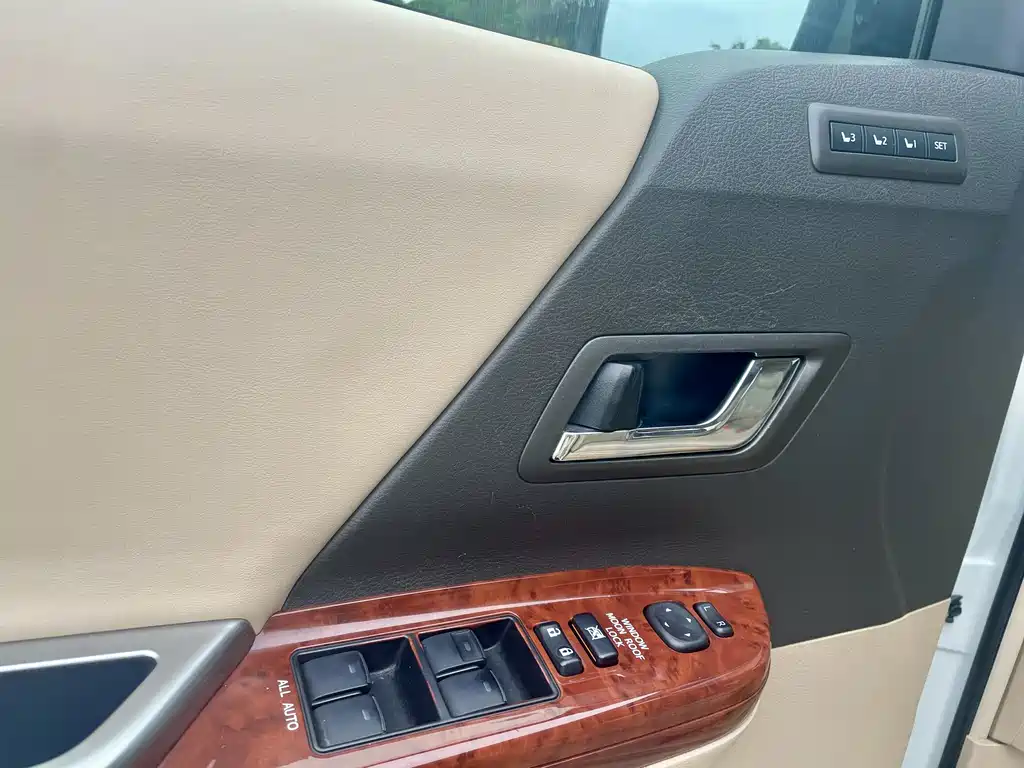 Alphard 3.5 L Luxury