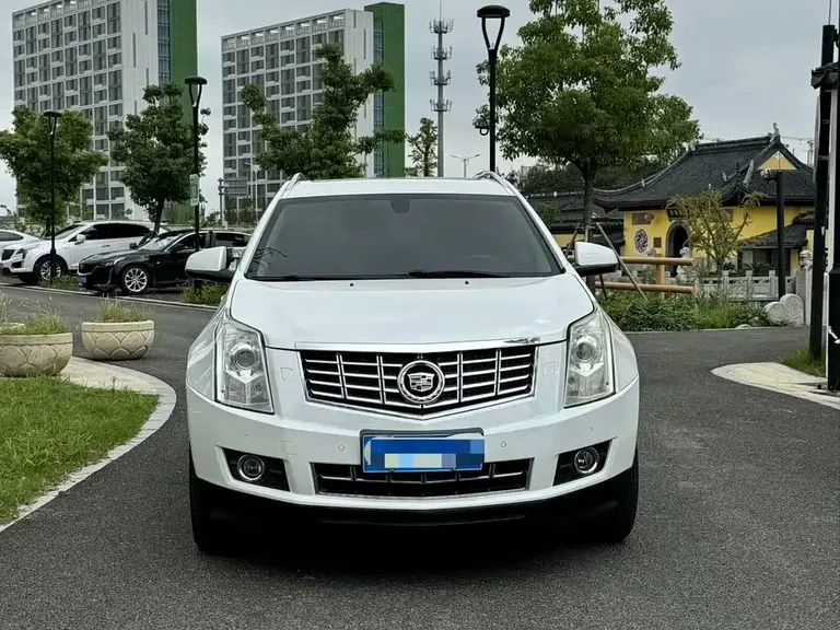 Cadillac SRX 3.0 L Leading