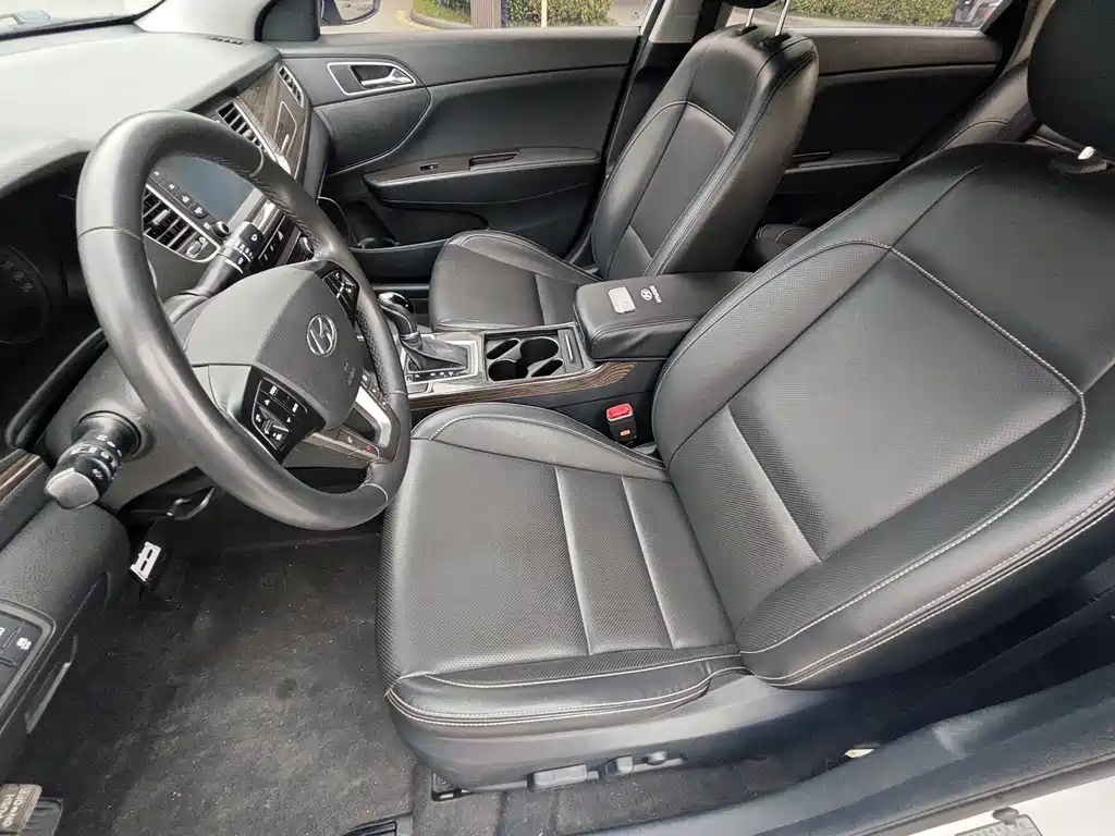 Mistra 1.8 L Auto Distinguished DLX