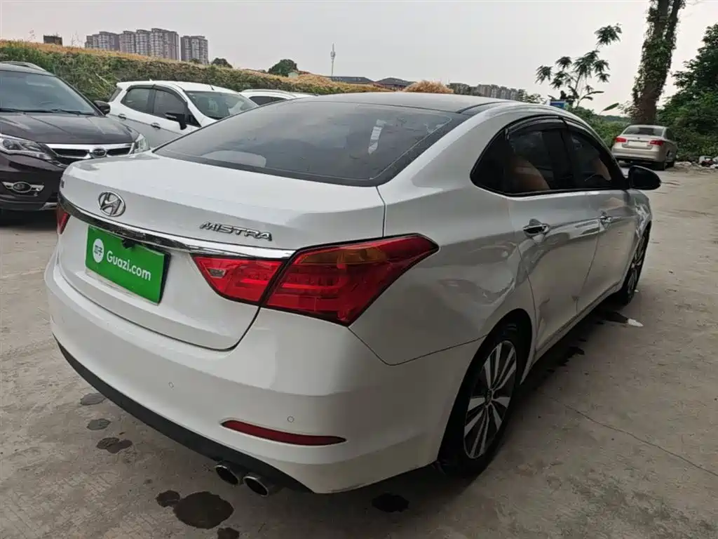 Mistra 1.8 L Auto Distinguished DLX