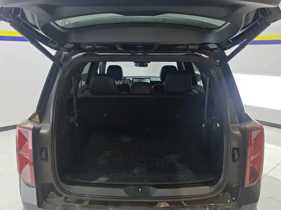 GAC Trumpchi GS8 Navigator Series 2.0 TGDI 2 WD Distinguished (7-seat)