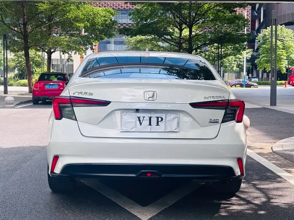 Integra 240 TURBO CVT Tech