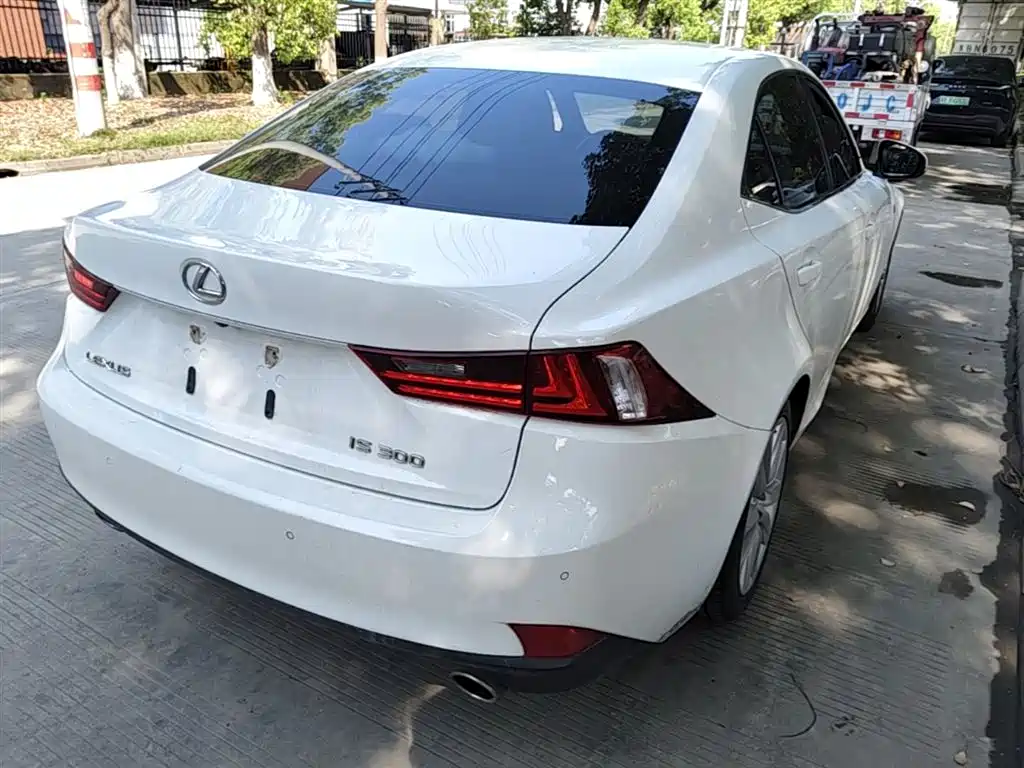 Lexus IS 200 t F SPORT