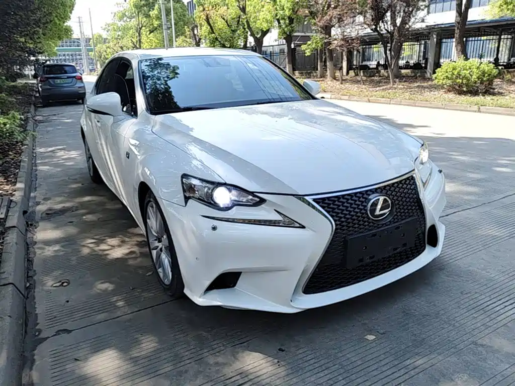 Lexus IS 200 t F SPORT