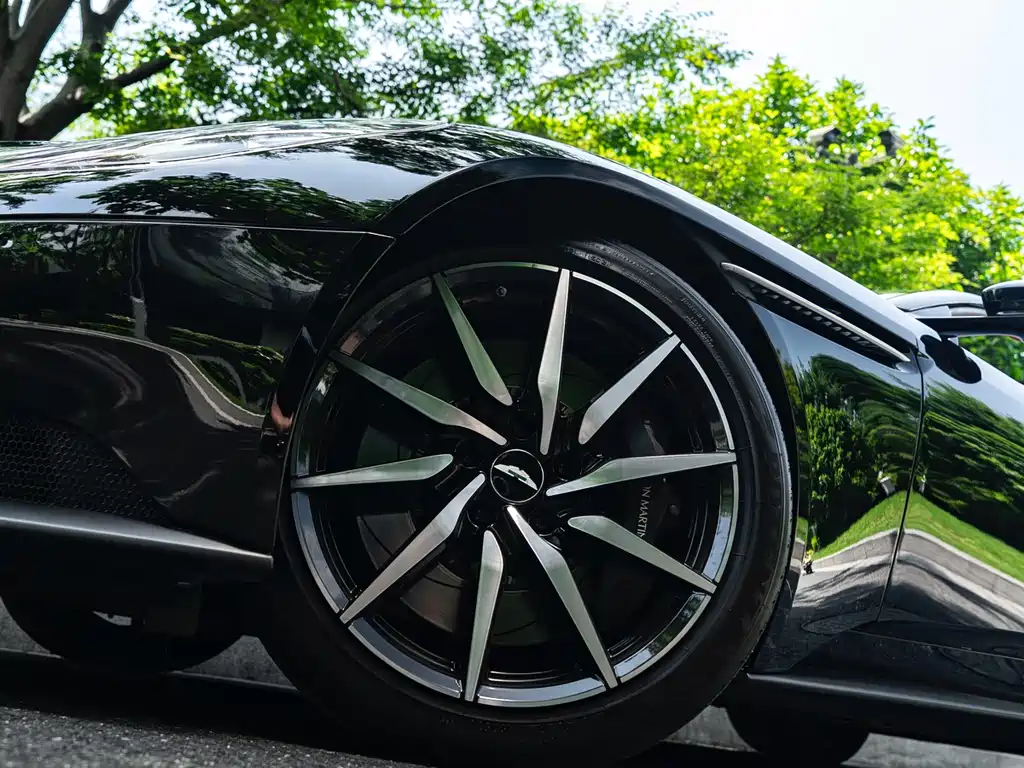 Aston Martin DB11 阿斯顿·马丁DB11 2023款 4.0 T V8 Volante