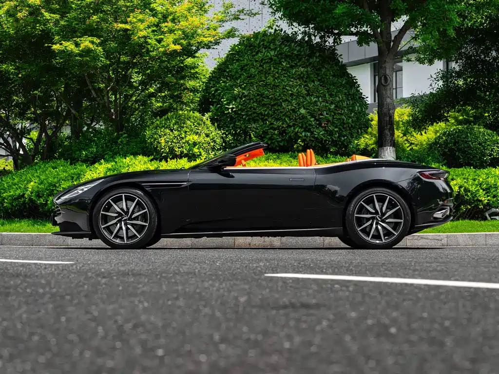 Aston Martin DB11 阿斯顿·马丁DB11 2023款 4.0 T V8 Volante