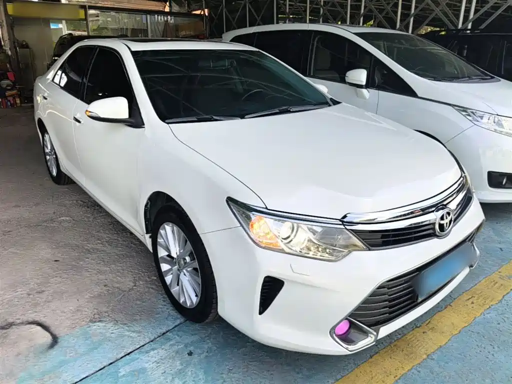 Camry 2.5 G Luxury Navigation