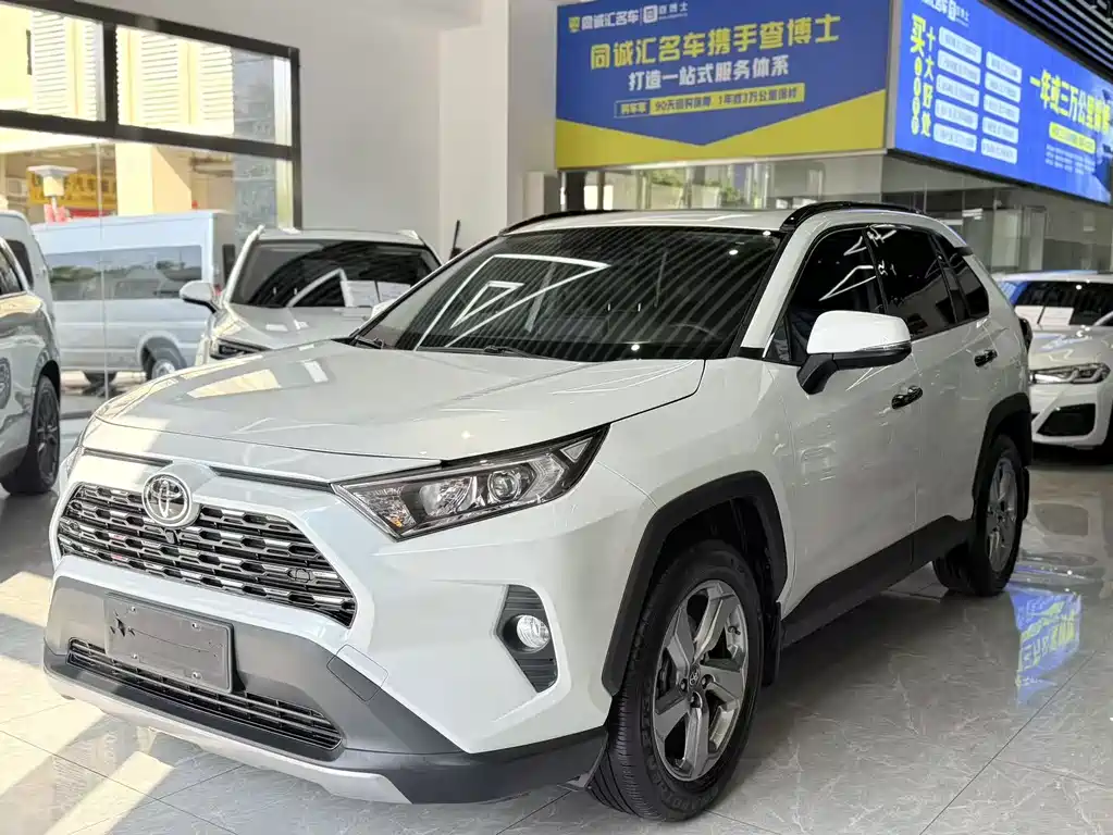 RAV4 2.0 L CVT 4 WD Style PLUS