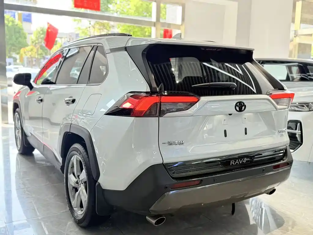 RAV4 2.0 L CVT 4 WD Style PLUS