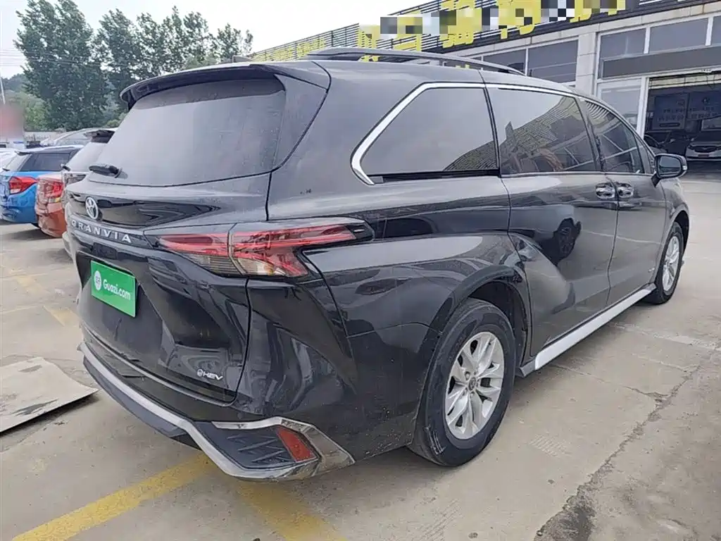 Granvia 2.5 L Hybrid Comfort
