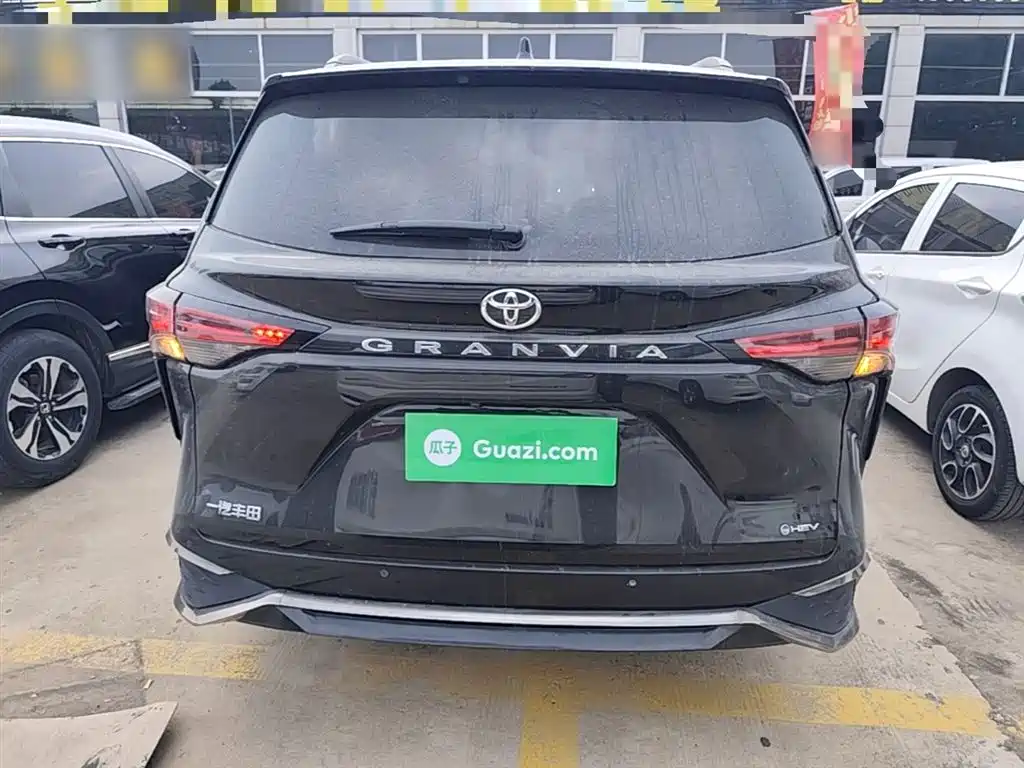 Granvia 2.5 L Hybrid Comfort