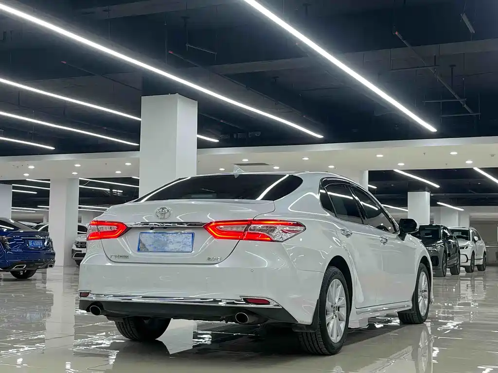 Camry 2.0 G Luxury