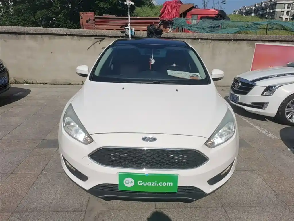 Focus Hatchback 1.6 L Auto Comfort Smart Travel