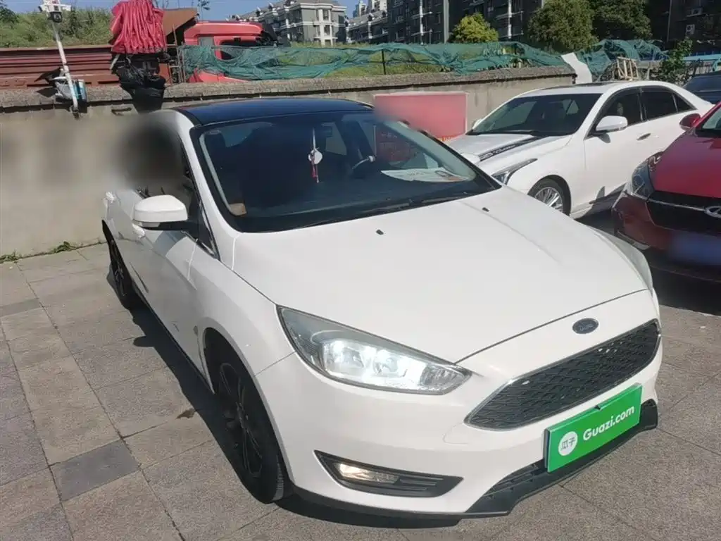 Focus Hatchback 1.6 L Auto Comfort Smart Travel