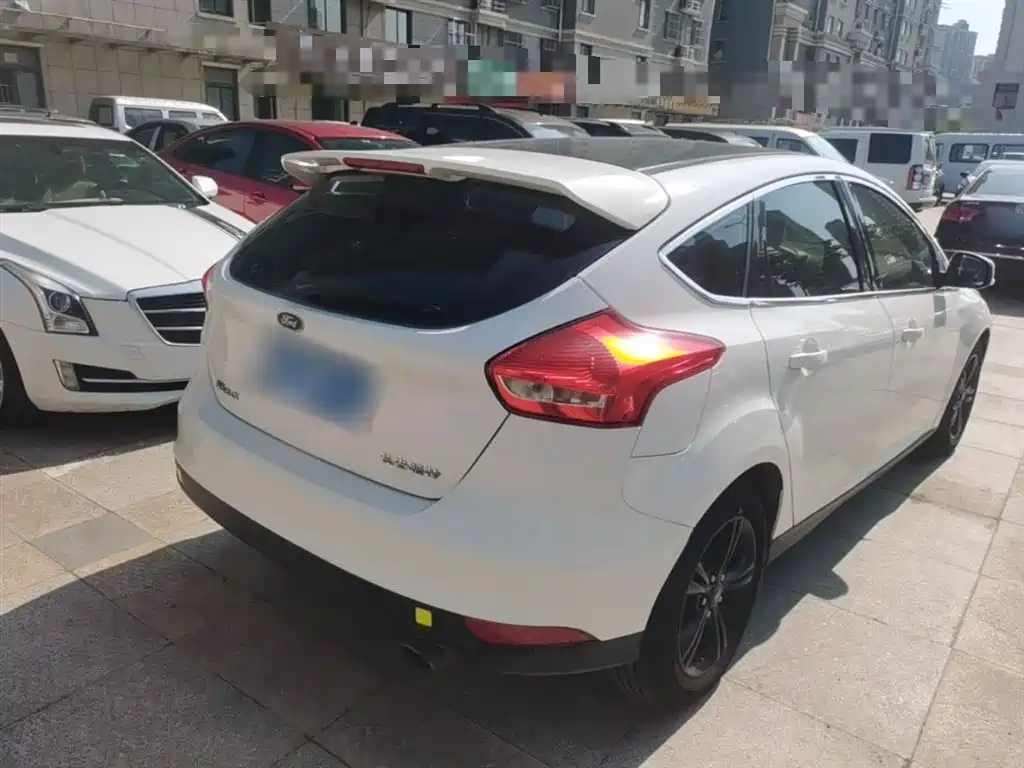 Focus Hatchback 1.6 L Auto Comfort Smart Travel