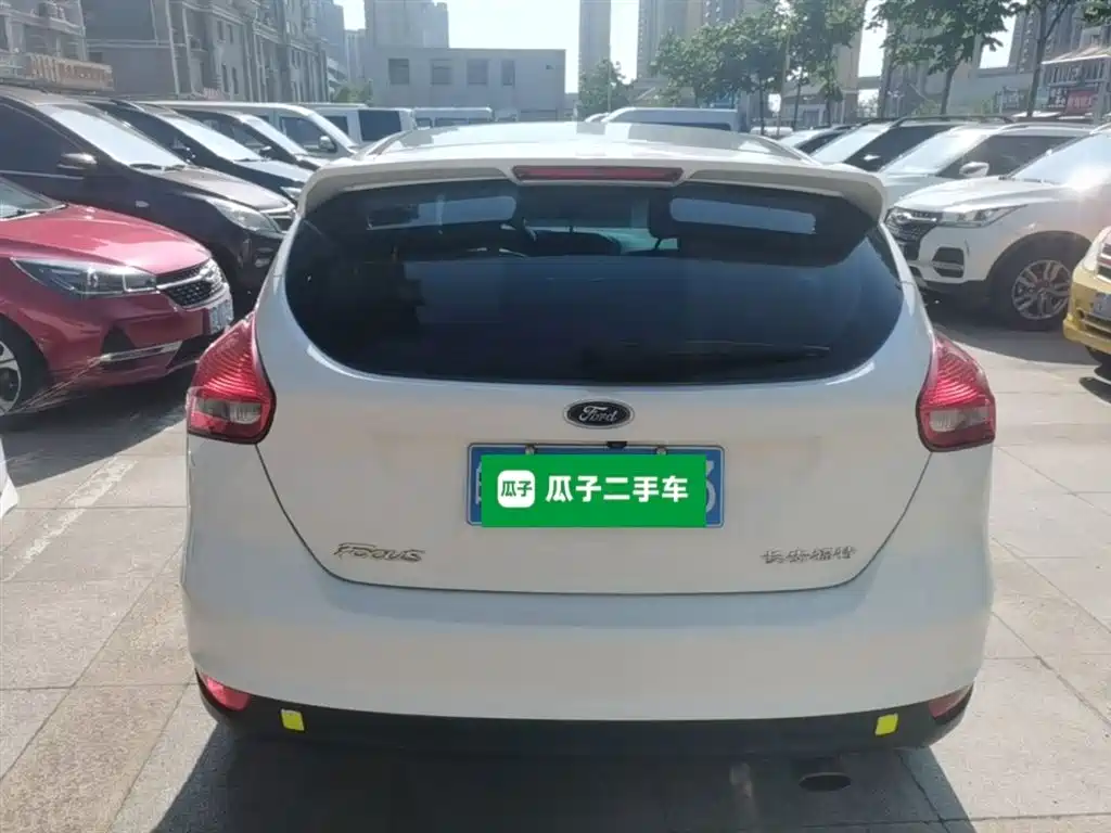 Focus Hatchback 1.6 L Auto Comfort Smart Travel