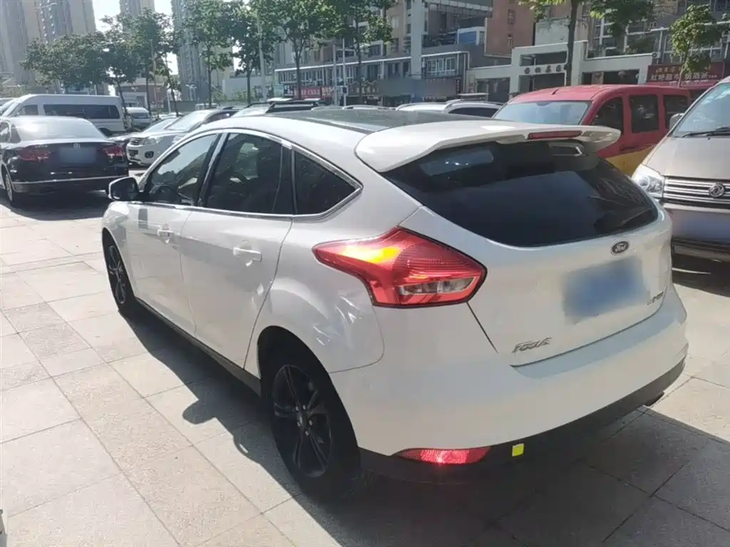 Focus Hatchback 1.6 L Auto Comfort Smart Travel