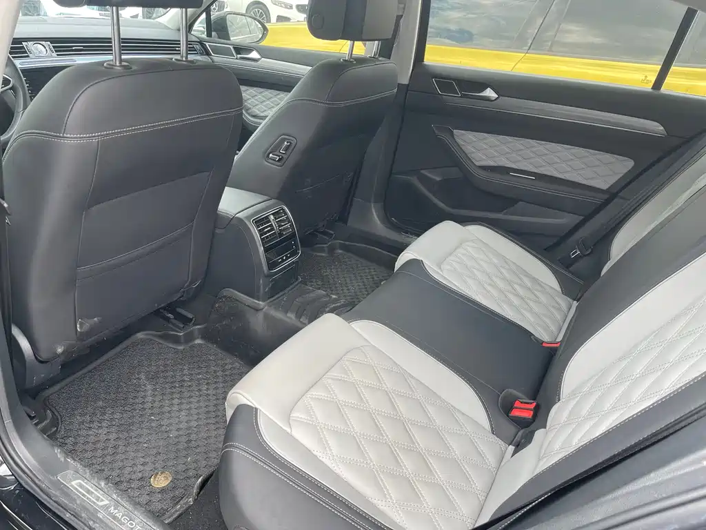 Magotan 200 10 K Commemorative 330 TSI DSG Luxury