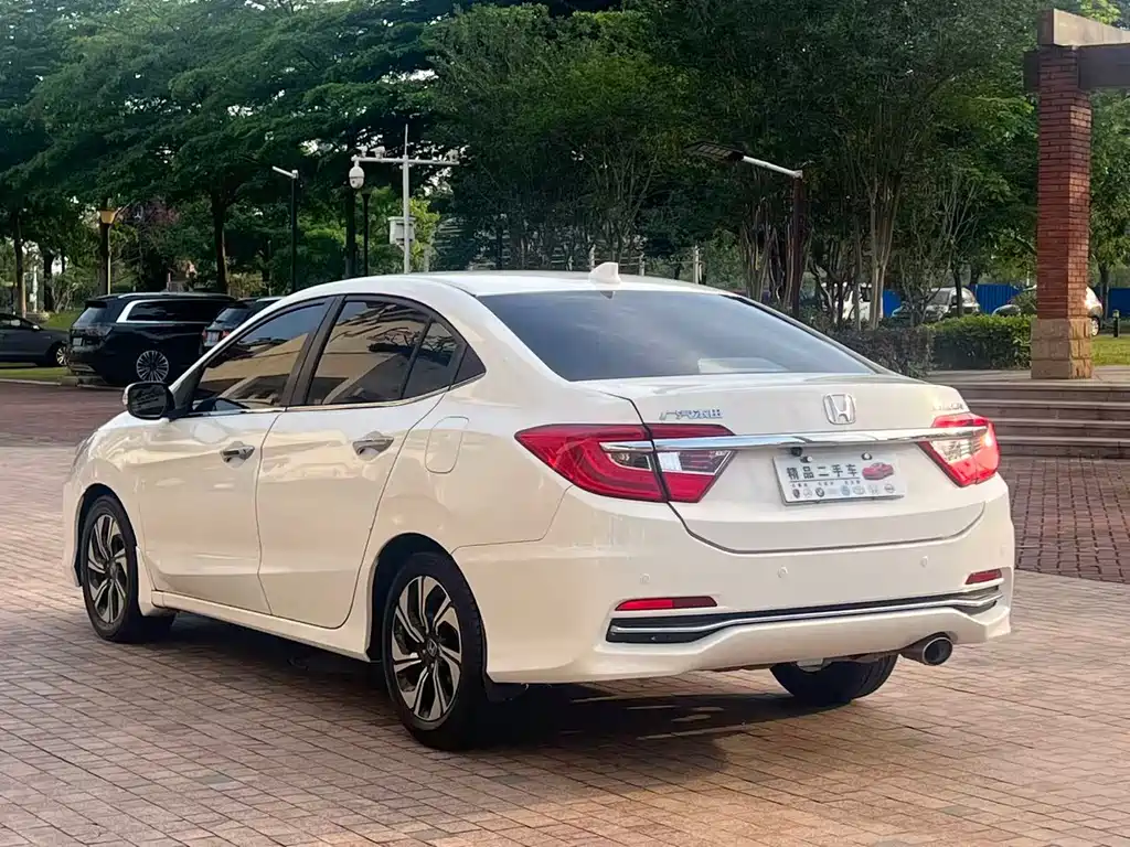Crider 1.8 L CVT Luxury