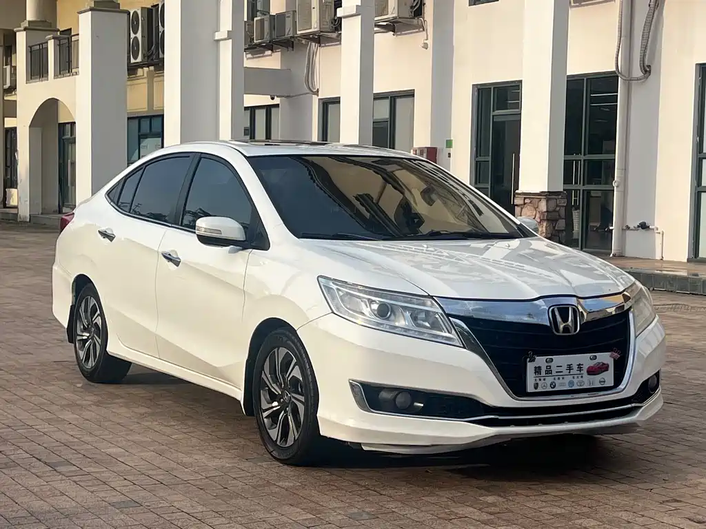 Crider 1.8 L CVT Luxury