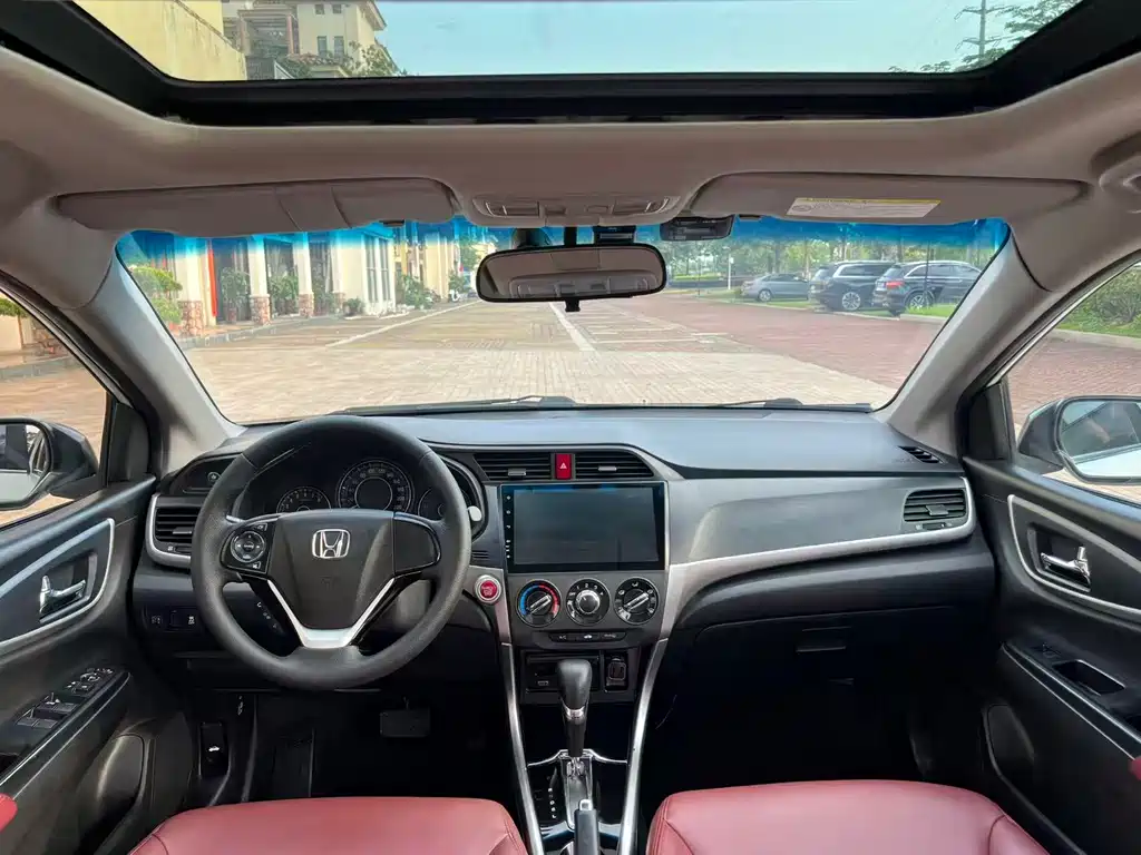 Crider 1.8 L CVT Luxury