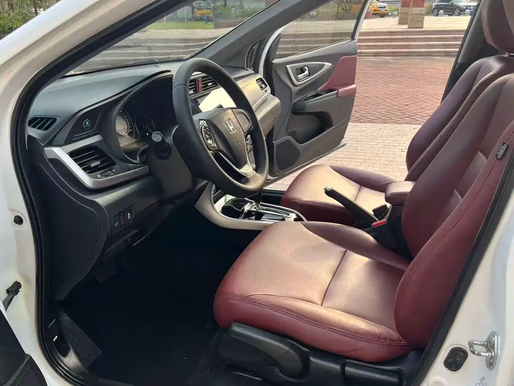 Crider 1.8 L CVT Luxury
