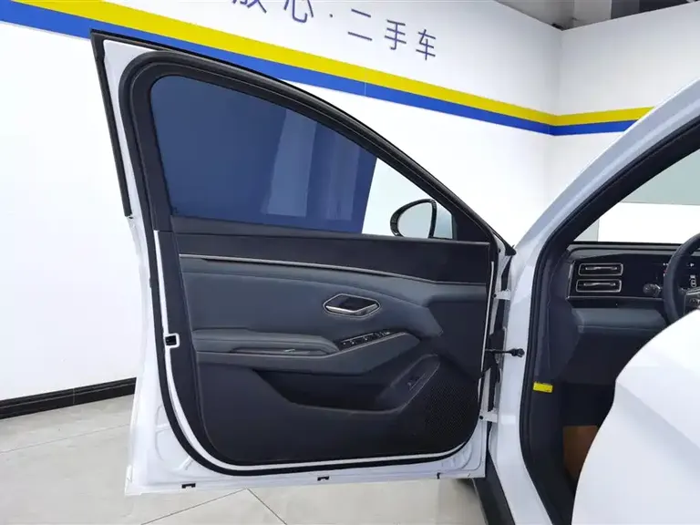 BYD Qin L DM-i 80 KM Leading