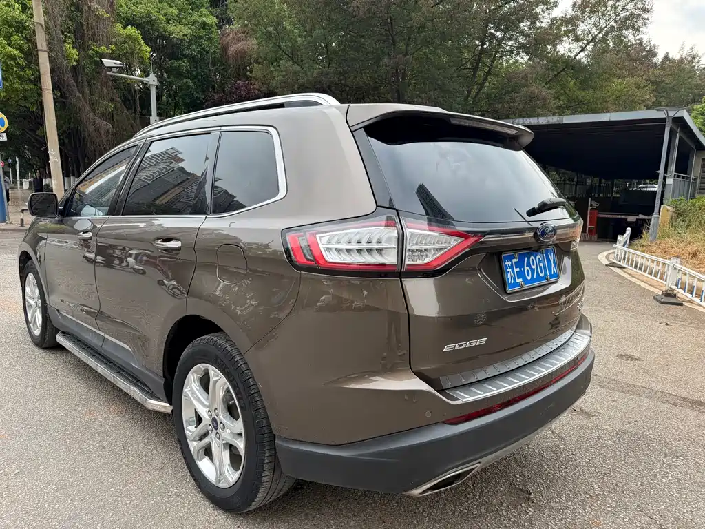 Edge EcoBoost 245 2 WD Grand Sharp 7-seat