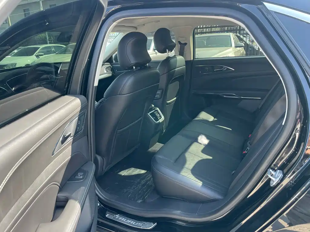 Taurus EcoBoost 245 Premium