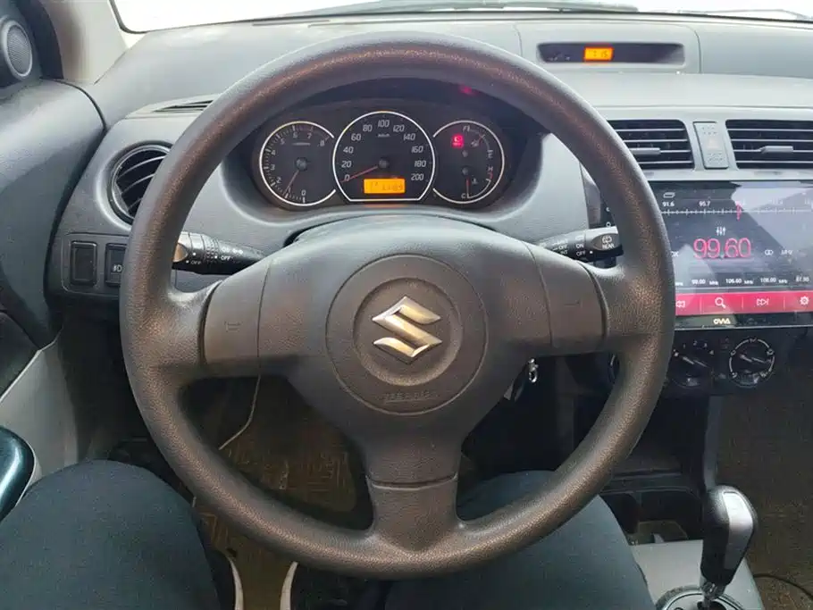 Swift 1.5 L Auto Fashion Cool Play