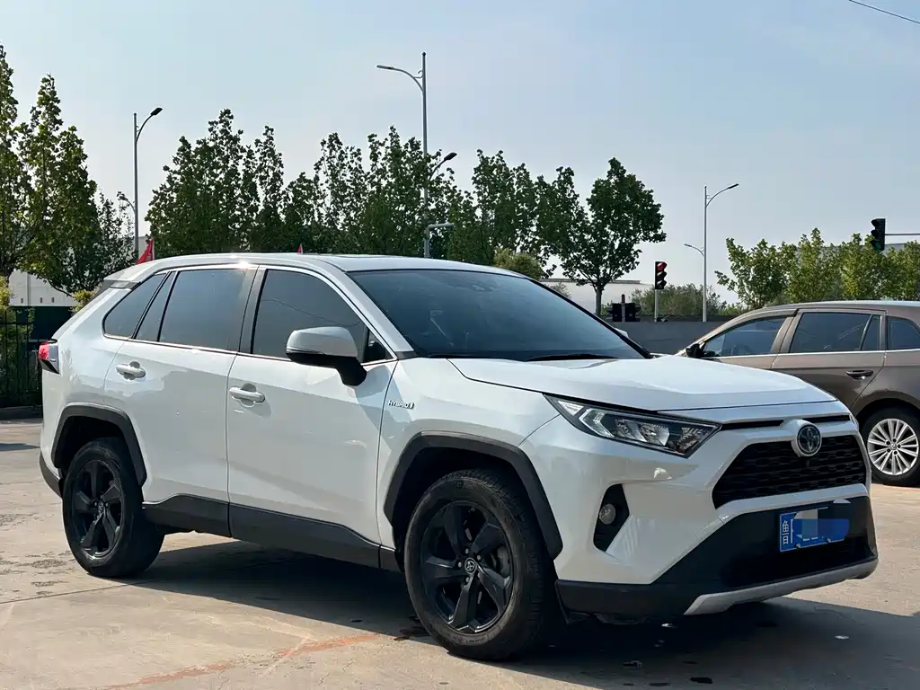 RAV4 Dual Engine 2.5 L E-CVT 4 WD Elite PLUS