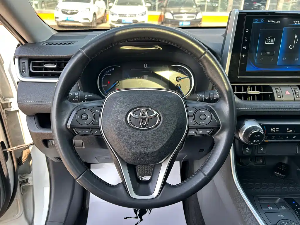 RAV4 Dual Engine 2.5 L E-CVT 4 WD Elite PLUS