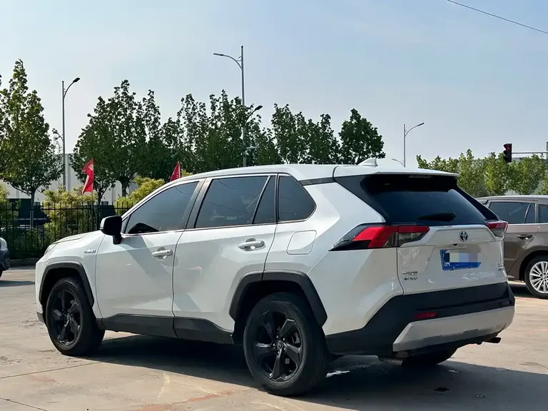 Toyota RAV4 Dual Engine 2.5 L E-CVT 4 WD Elite PLUS