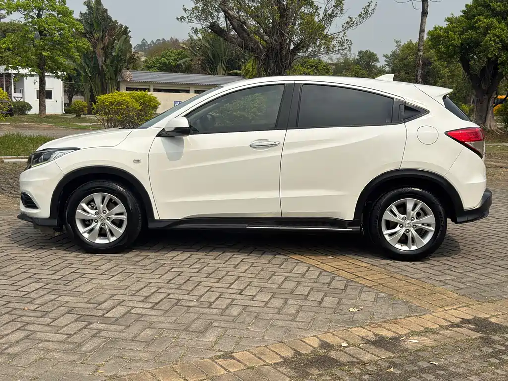 Vezel 1.5 L CVT Pioneer CN-V