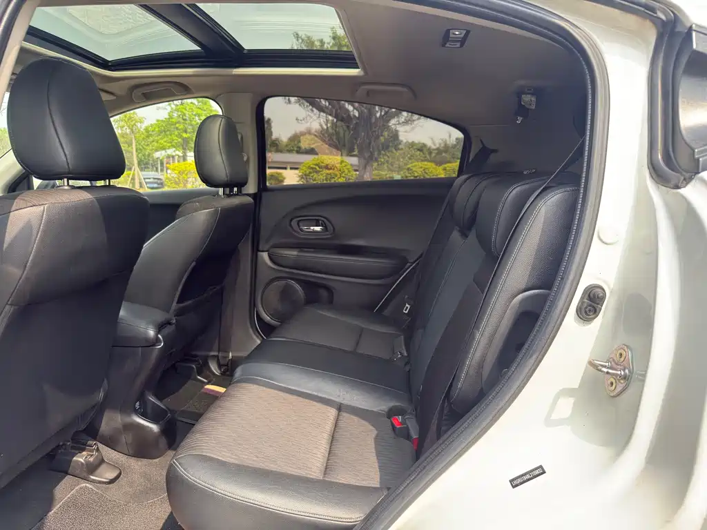 Vezel 1.5 L CVT Pioneer CN-V