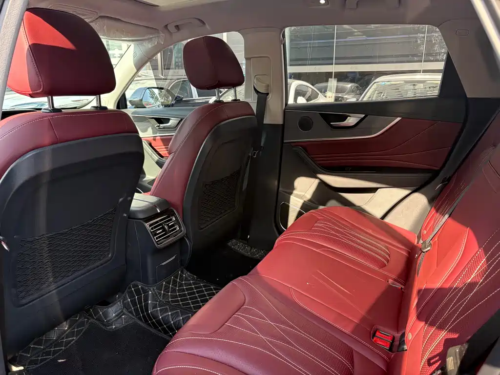 Hongqi HS5 2.0 T 2 WD Flagship Enjoyment Pro