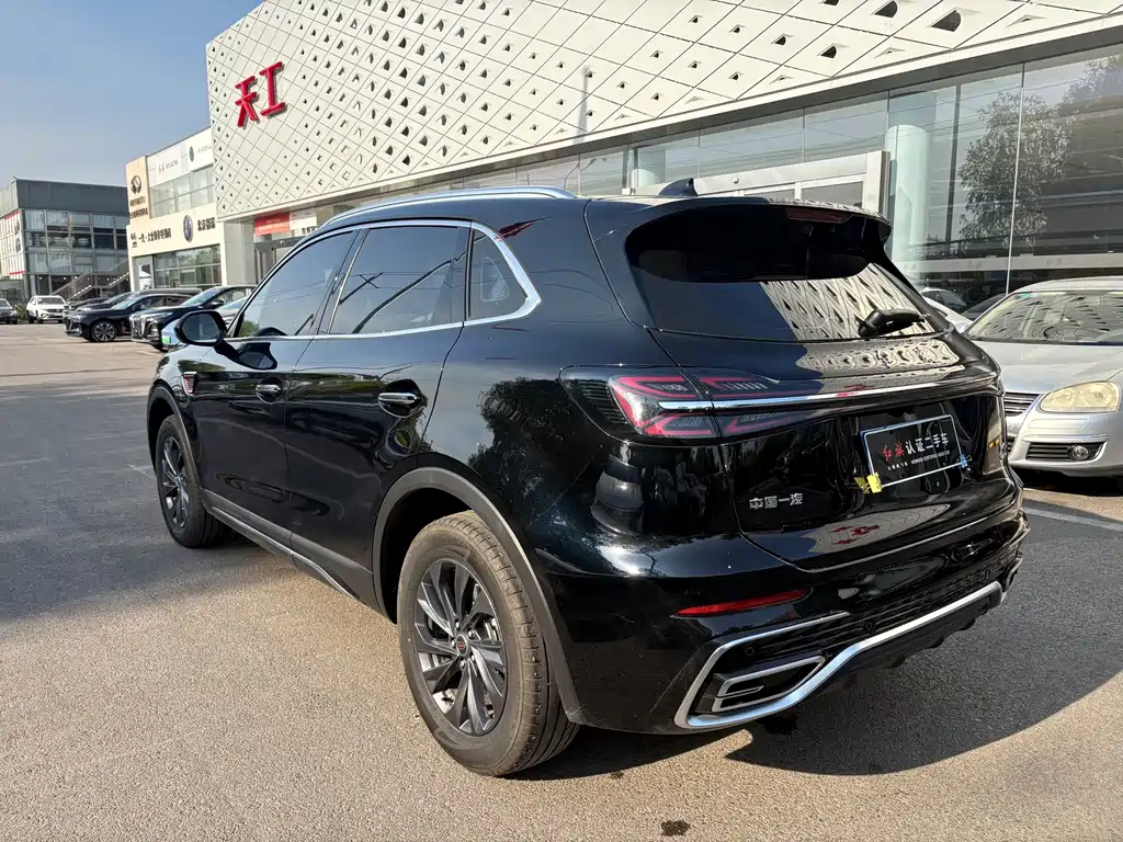 Hongqi HS5 2.0 T 2 WD Flagship Enjoyment Pro