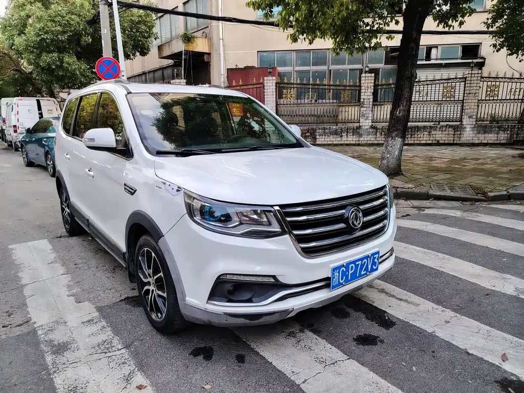 Fengxing SX6 1.6 L CVT Luxury