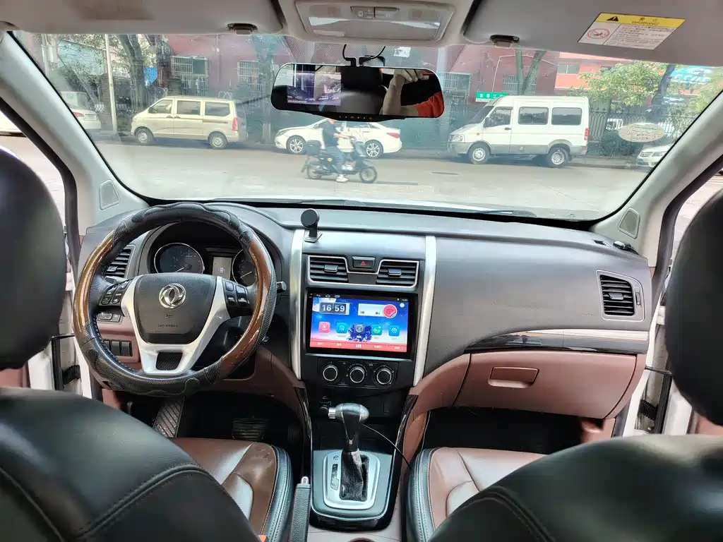 Fengxing SX6 1.6 L CVT Luxury