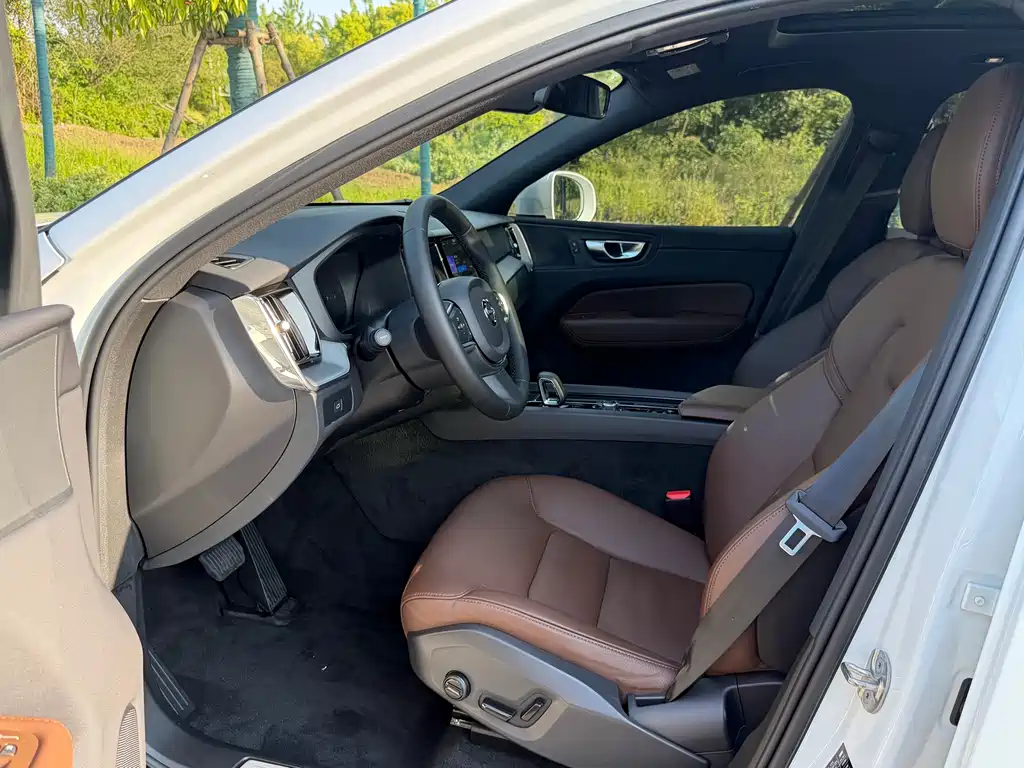 Volvo XC60 B5 4 WD Smart Ease Luxury