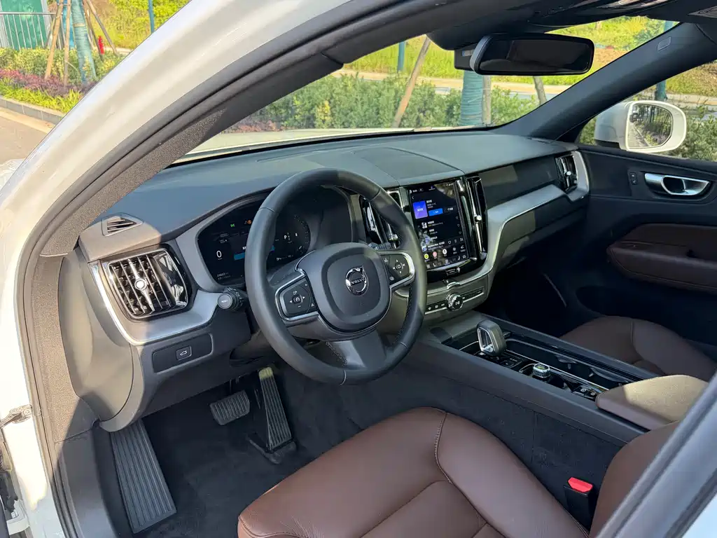 Volvo XC60 B5 4 WD Smart Ease Luxury