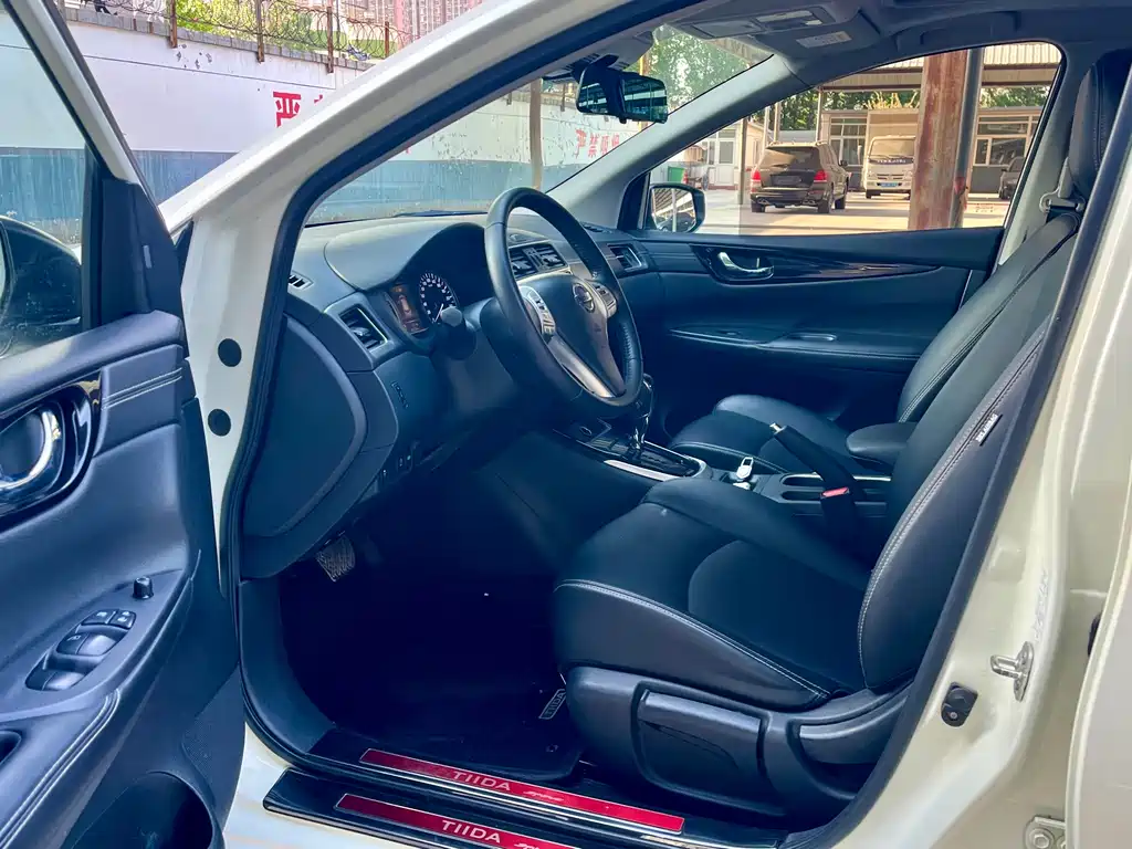 Tiida 1.6 L CVT Smart Travel