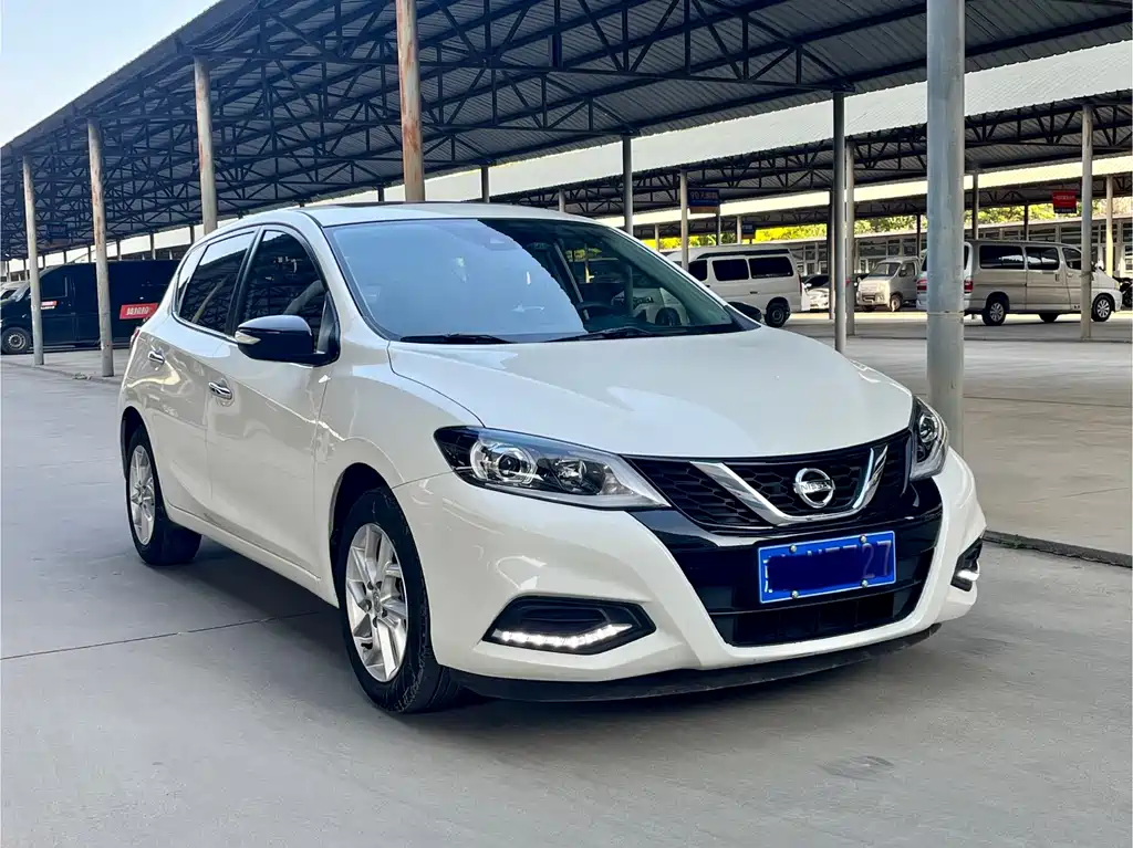 Tiida 1.6 L CVT Smart Travel