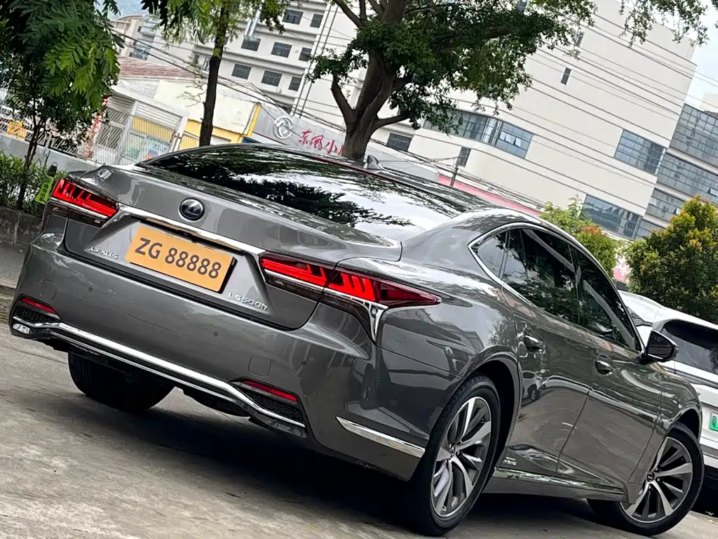 Lexus LS 500 h Outstanding CN-V