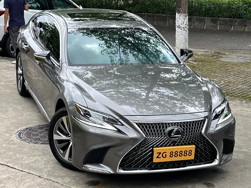 Lexus LS 500 h Outstanding CN-V