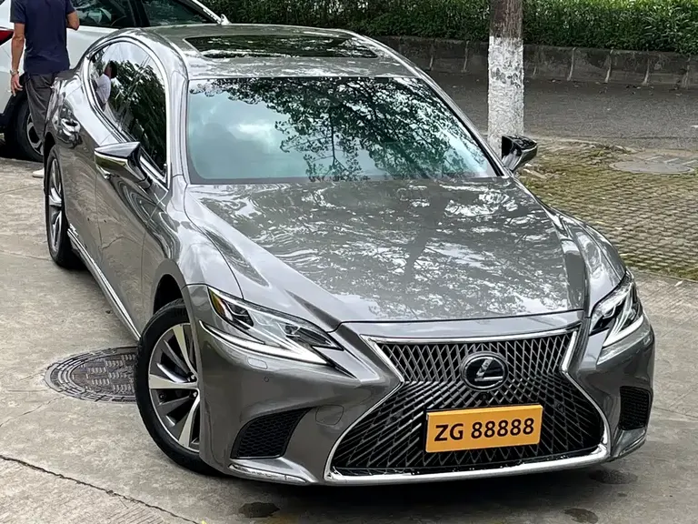 Lexus LS 500 h Outstanding CN-V